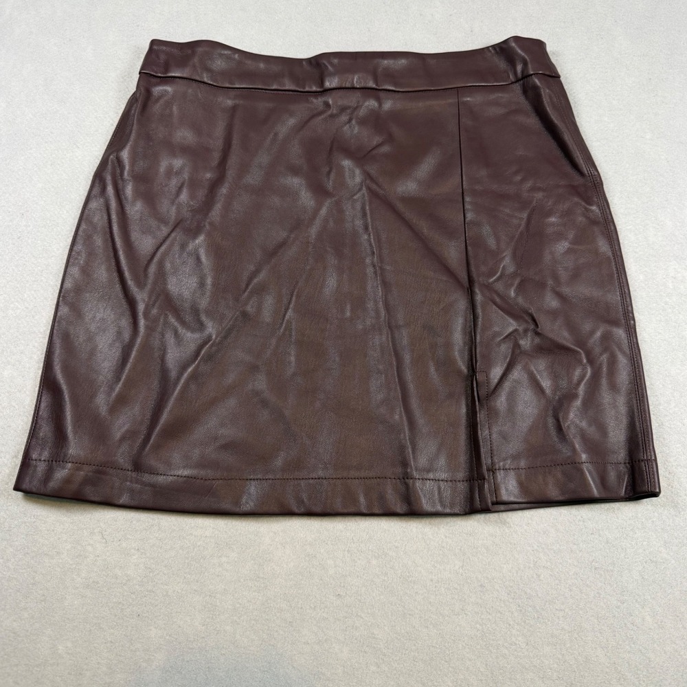 Parker & Rowan Burgundy Brown Faux Leather Mini Skirt Size M Front Slit Zip Back
